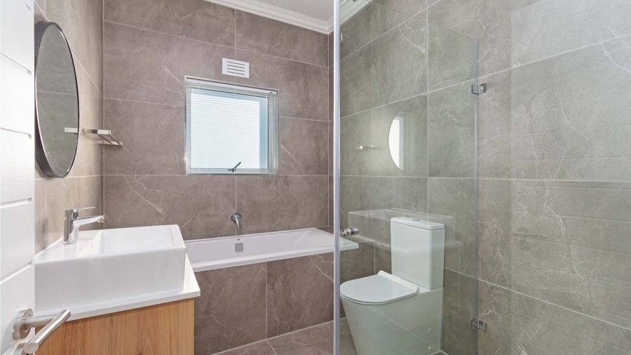4 Bedroom Property for Sale in Sunningdale Western Cape